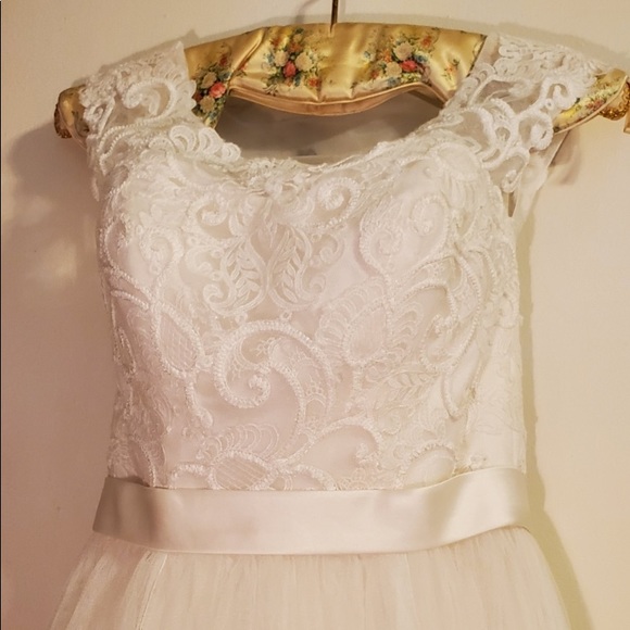 David’s Bridal Wedding Gown - Picture 2 of 4